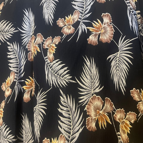 California Krush Women's Stylish Floral Leaf Black Scoop Neck Blouse, Size Large - Picture 3 of 6